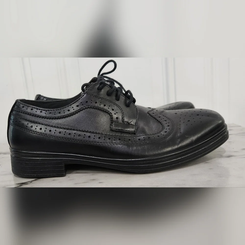 Deer Stags Ace wingtips kid's black dress shoes size 5w  LIKE NEW CONDIT…
